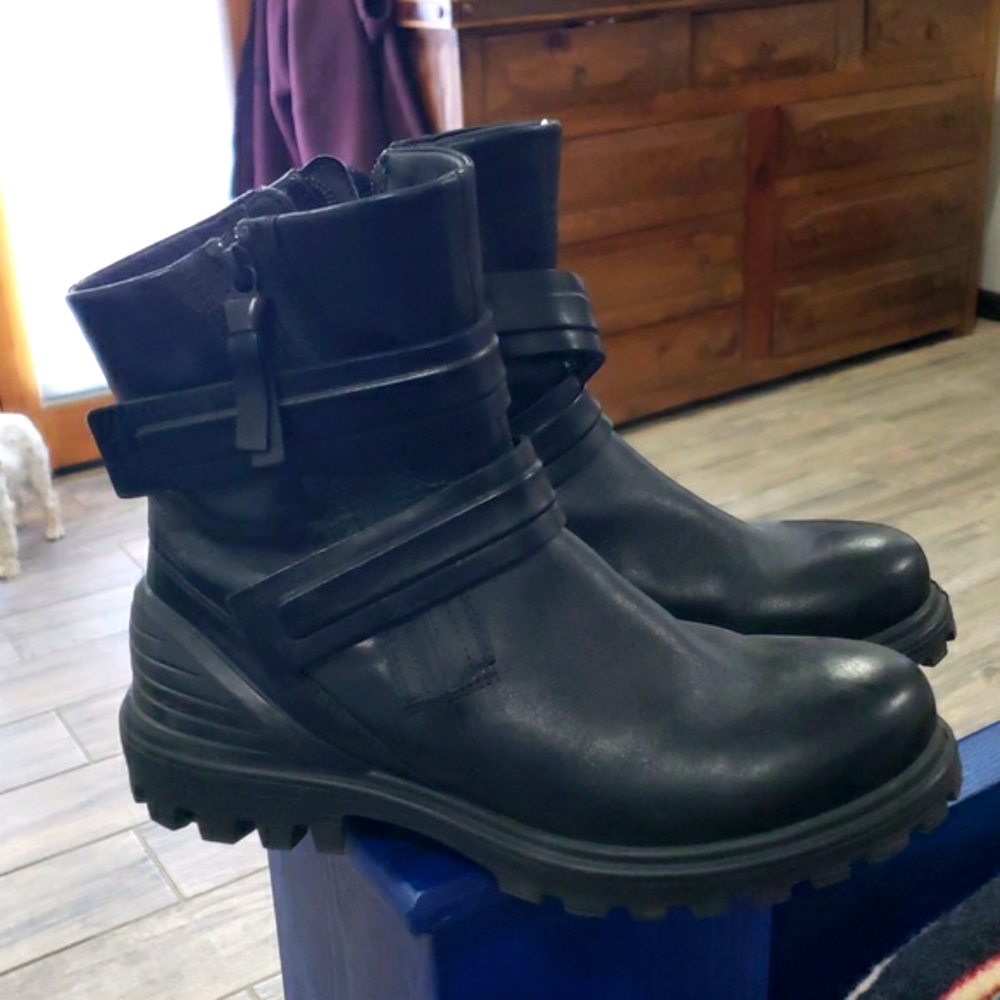 Ecco Combat Boots